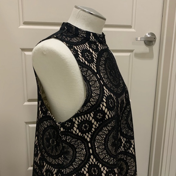 Love Fire Elegant Cocktail Dress, Black lace w/ white and soft gold underlay, M - Picture 9 of 14